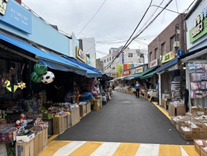 "엎친 데 덮친 격"…유통공룡 습격에 발길 끊긴 문구점