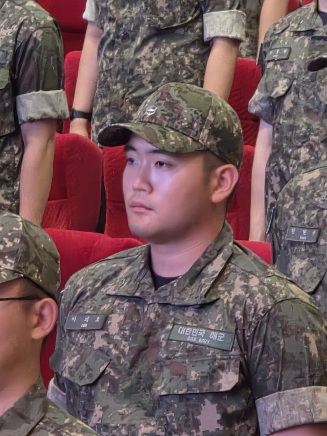 이재용 삼성전자 회장의 장남인 이지호씨가 23일 창원 해군사관학교에서 열린 ‘제139기 해군사관후보생 입교식’에 참석해 있다.