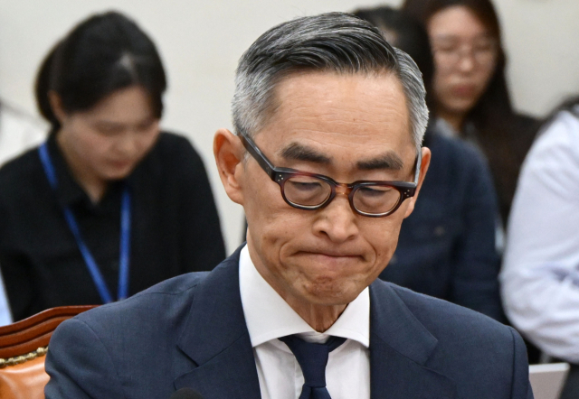 윤종하 MBK파트너스 부회장이 23일 여의도 국회에서 국민의힘 주최로 열린 롯데카드 개인정보 유출사태 대책 간담회에 자리하고 있다. 성형주 기자