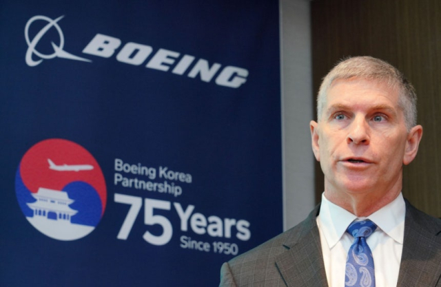 윌 셰이퍼 보잉코리아 사장이 24일 서울 롯데호텔에서 ‘한국-보잉 파트너십 75주년’ 기자간담회를 열고 향후 사업 계획을 설명하고 있다. 사진 제공=보잉코리아