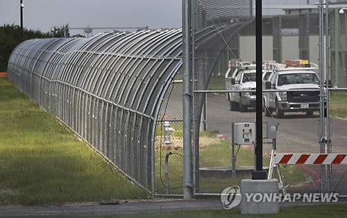 미국 텍사스의 ICE 구금시설. AP연합뉴스