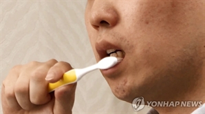 "너 대체 뭘 먹은거야? …양치질 해도 입냄새 난다면 '이것' 꼭 해야 한다는데