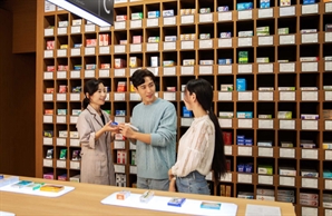도심형 큐레이션 대형 약국인 옵티마 웰니스 뮤지엄(OWM)약국 강남점 오픈