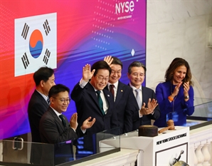 李대통령, 뉴욕증권거래소 방문…'링 더 벨' 타종행사 참석