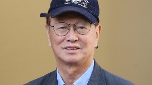 '코미디 거목' 전유성, 향년 76세로 별세…한국 개그사의 큰 별 지다