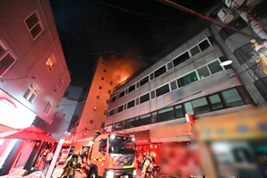 새벽 강동구 고시원 불로 32명 대피·9명 구조…인명 피해 없어
