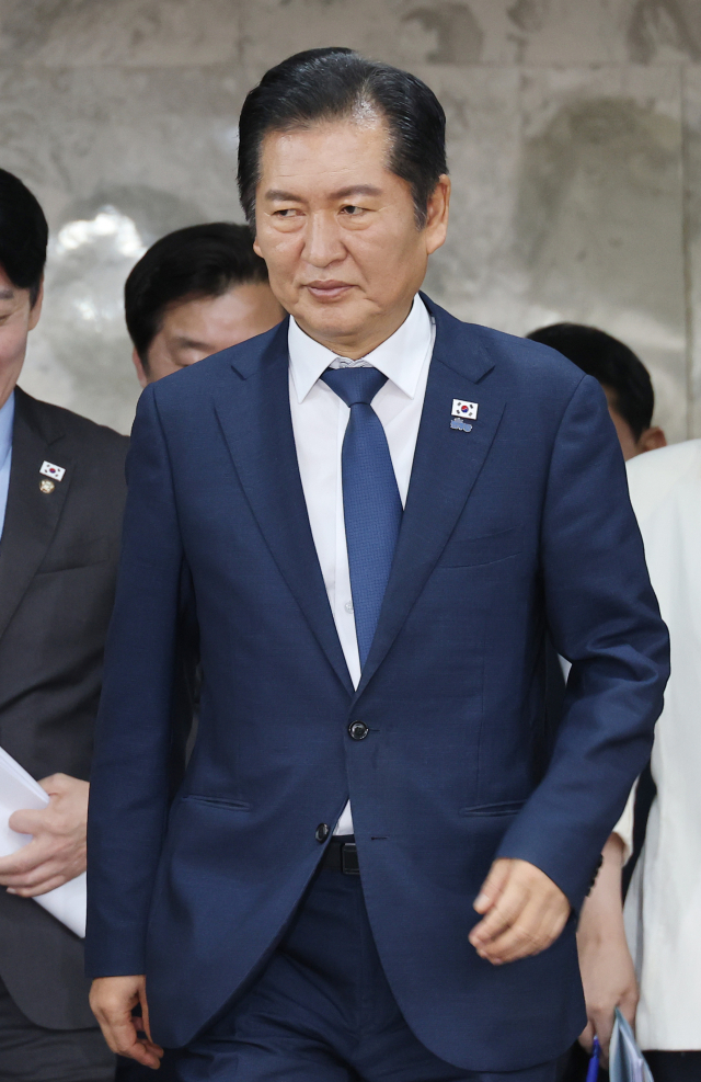 정청래 더불어민주당 대표가 26일 서울 여의도 국회에서 열린 확대간부회의에 참석하고 있다. 연합뉴스