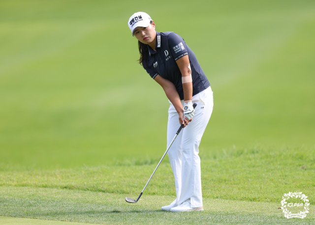 칩샷을 하고 있는 성유진. 사진 제공=KLPGA