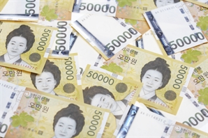 "돈이 모이는 나이, 고작 30년?"…'이 나이' 지나면 다시 적자로 떨어진다