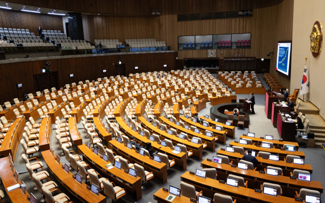 박수민 국민의힘 의원이 25일 서울 여의도 국회에서 열린 제 429회 국회(정기회) 제9차 본회의에서 정부조직법 일부개정법률안(대안)에 대한 무제한 토론(필리버스터)을 하고 있다. 2025.9.26/뉴스1