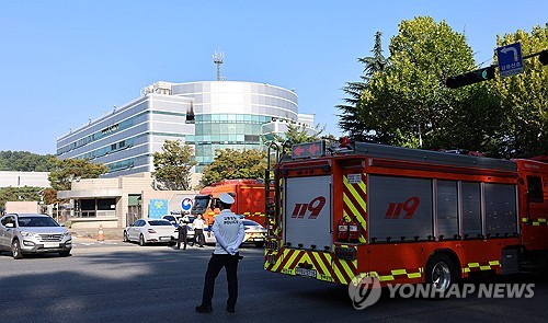 27일 대전 유성구 국가정보자원관리원 인근에 소방차가 서 있다. 연힙뉴스