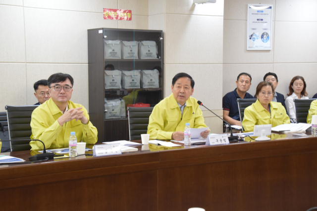 구윤철(가운데) 부총리 겸 기획재정부 장관이 27일 대전 한국제정정보원에서 중앙사고수습본부 회의를 주재하고 있다. 사진제공=기획재정부