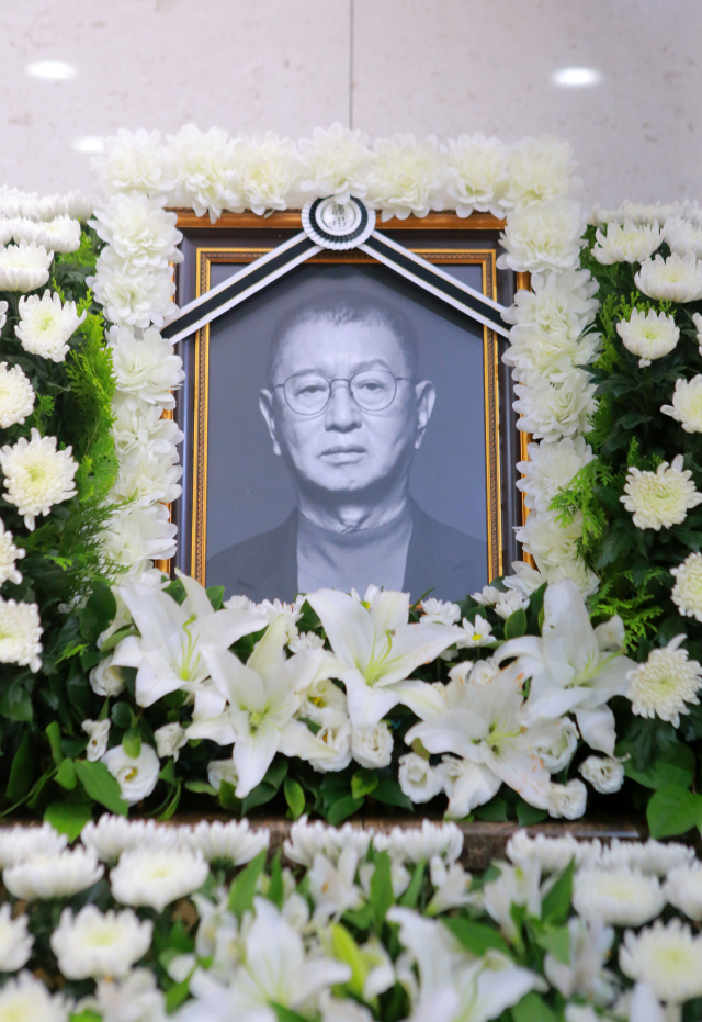 서울 송파구 서울아산병원 장례식장에 개그맨 전유성의 빈소가 마련돼 있다. 뉴스1