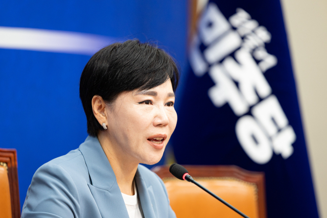전현희 더불어민주당 수석 최고위원이 28일 서울 여의도 국회에서 현안 관련 기자간담회를 하고 있다. 뉴스1