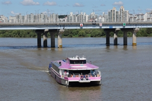 잦은 고장에 결국…한강버스, 한달간 무승객 운항