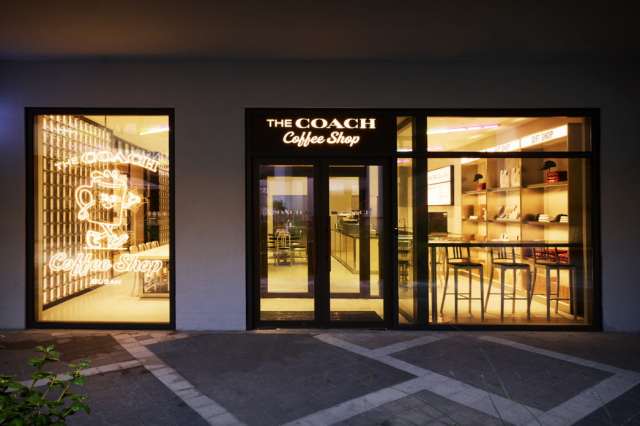롯데몰 동부산점에 국내 최초로 문을 연 코치 카페(COACH Cafe). 사진제공=롯데몰