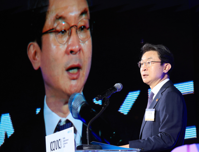 이억원 금융위원장이 29일 서울 중구 웨스턴조선호텔에서 열린 한국거래소 주최 '한국 자본시장 콘퍼런스' 개회식에서 축사 하고 있다. 연합뉴스