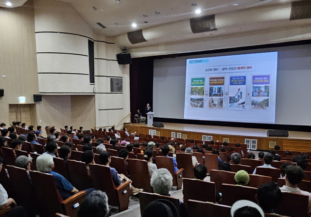 지난 7월 부천시청에서 열린 심곡본동 주민 대상 역세권 결합 사업 관련 설명회. 사진 제공 = 부천시