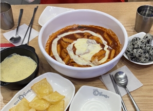 "어제도 시켜 먹었는데"…MZ들 푹 빠진 엽떡, 최근 5년간 위생법 위반 최다