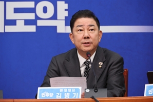 與, 필리버스터 개정 시사…김병기 "형식적 필리버스터 남발 끊어낼 것"