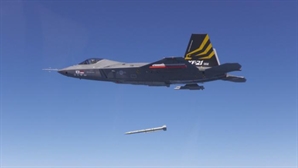 전력화 1년 앞둔 KF-21, ‘공대공·공대함·공대지’ 공격력은 몇 점일까[이현호의 밀리터리!톡]