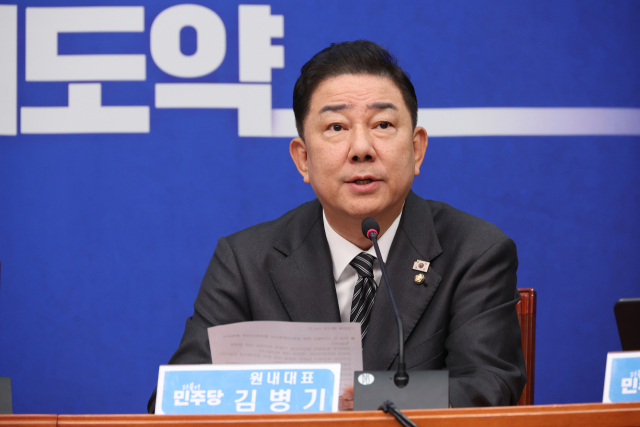 발언하는 더불어민주당 김병기 원내대표 (서울=연합뉴스) 박동주 기자 = 더불어민주당 김병기 원내대표가 29일 서울 여의도 국회에서 열린 최고위원회의에서 발언하고 있다. 2025.9.29 pdj6635@yna.co.kr (끝) <저작권자(c) 연합뉴스, 무단 전재-재배포, AI 학습 및 활용 금지>