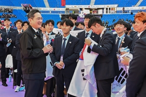 이재용 회장, 올 추석도 해외 현장서…‘관세 위기’ 직접 챙긴다