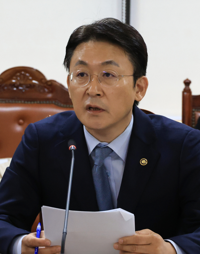 권대영 금융위원회 부위원장이 30일 서울 명동 은행회관에서 열린 산업 구조 혁신 지원 금융권 협약식에서 인사말을 하고 있다. 연합뉴스