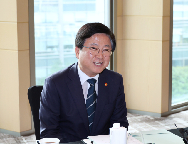 최교진 교육부 장관이 30일 서울 포시즌스호텔에서 열린 한국대학교육협의회 임원진 간담회에서 발언하고 있다. 사진 제공=교육부