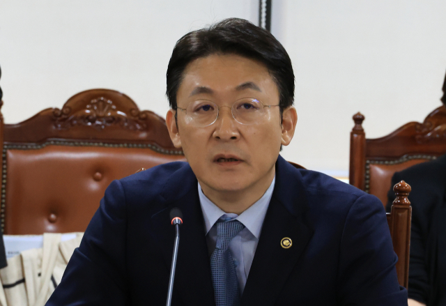권대영 금융위원회 부위원장이 30일 서울 명동 은행회관에서 열린 산업 구조혁신 지원 금융권 협약식에서 인사말을 하고 있다. 연합뉴스
