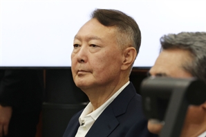 尹, 재판 날 점심은 컵라면에 건빵?…탄핵 심판 땐 '1만 2000원 도시락'