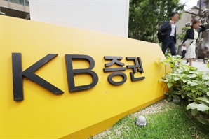 KB·NH, 양강체제로…한투·신한證은 3위 싸움 치열[시그널]