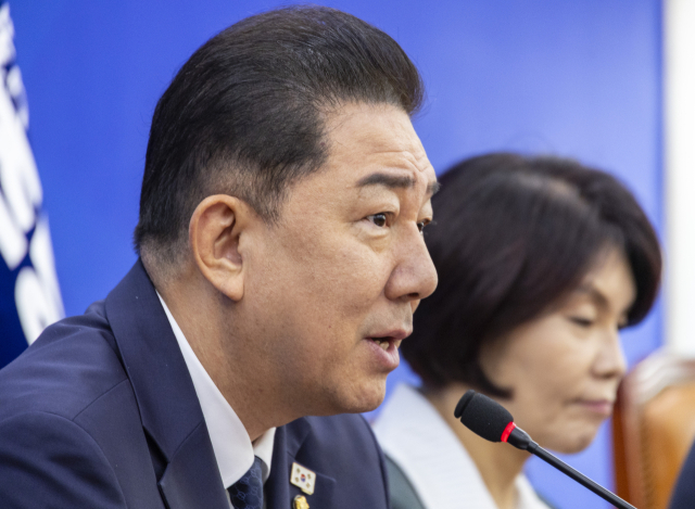 김병기 더불어민주당 원내대표가 1일 국회에서 열린 정책조정회의에서 