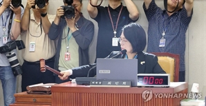 [단독] "국감 기간 청첩장에 계좌번호”…시민단체, 최민희 의원 고발