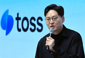 "우린 그렇게 안 해" 카톡 참사 저격한 토스 CEO?…'진짜 토스 vs 가짜 토스' 논쟁 보니
