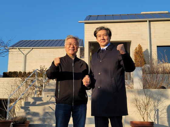문재인(왼쪽) 전 대통령과 조국 전 조국혁신당 대표.