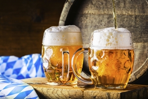 "맥주 축제서 우유 원샷?"…옥토버페스트 아이 영상에 쏟아진 비난, 왜?