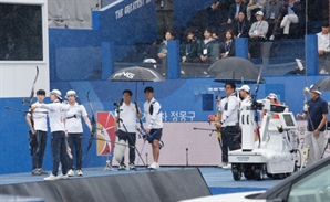 '1㎜까지 정밀 조정' 양궁 로봇, 韓 양궁 대표단에 졌다