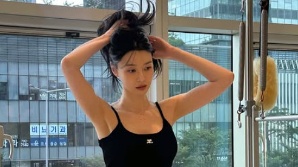 "권나라, 사람이야 인형이야"…환상 몸매로 필라테스 '비현실 비주얼' 폭발