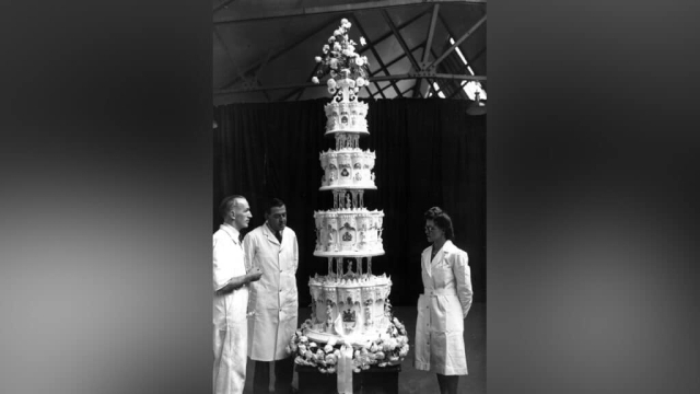 영국의 고(故) 엘리자베스 2세 여왕과 필립공의 1947년 왕실 결혼식에서 사용된 웨딩 케이크. 사진 제공=Hansons Auctioneers