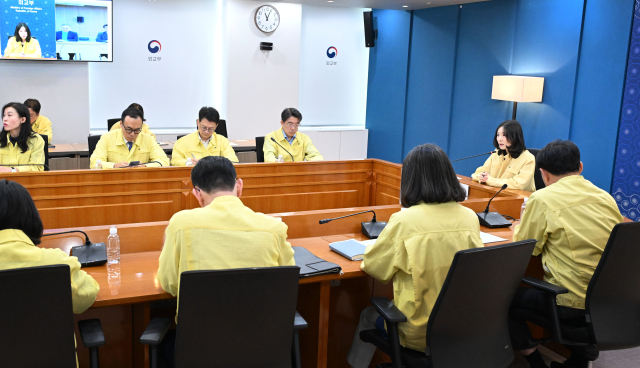 김진아 외교부 제2차관 등이 21일 서울 종로구 외교부 청사에서 캄보디아 내 우리 국민 취업사기·감금 피해 관련 본부-공관 합동 상황점검회의를 하고 있다. 사진제공=외교부