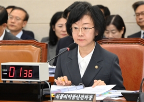 AI가 만든 ‘가짜 의사·약사’ 영상 확산… 식약처 “제도 보완할 것”