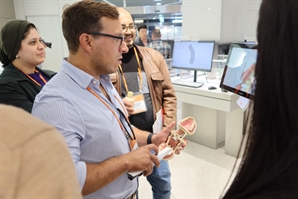 "가성비만으론 부족"…K임플란트, 24시간 배송으로 ‘본고장’ 유럽 공략