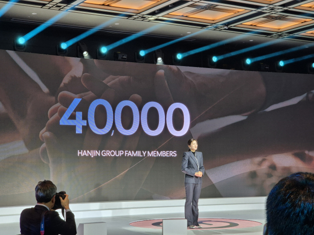 조현민 한진 사장이 25일 서울 용산구 그랜드하얏트호텔에서 열린 창립 80주년 기념식에서 ‘그룹 비전 2045’을 발표하고 있다. 사진=유민환 기자