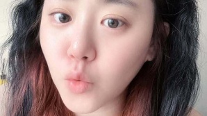 "문근영, 이렇게 예뻤나?" 38세에도 굴욕 없는 '민낯 셀카'…동안 미모에 '깜짝'