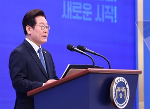 李 대통령 지지율 2%p 오른 56%…부동산 정책 적절 37%·부적절 44% [한국갤럽]