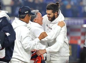 ‘9-10-10-10-9-8위’ 수모 딛고 19년 만 KS행…기적의 한화, 감동의 이글스