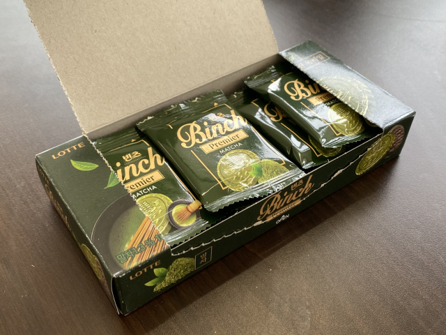 빈츠 프리미어 말차. 한 박스 12개입. 가격은 3500원으로 기존 빈츠보다 200원 더 비싸다. 김남명 기자