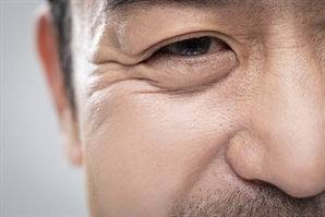 "2억 써도 안 아까워"…요즘 중년 남성들, 푹 빠진 '이 수술', 뭐길래?