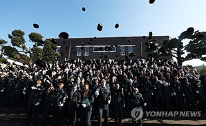 "강한 인상? 덥고 불편해"…'육군 상징' 베레모 단계적 폐지 나선다